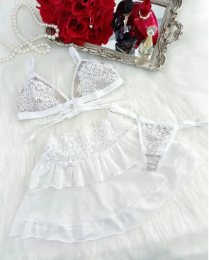 Deslumbre-se: Conjunto de Lingerie com Minissaia com renda lisa e Detalhes em Strappy  para uma Noite Inesquecível
